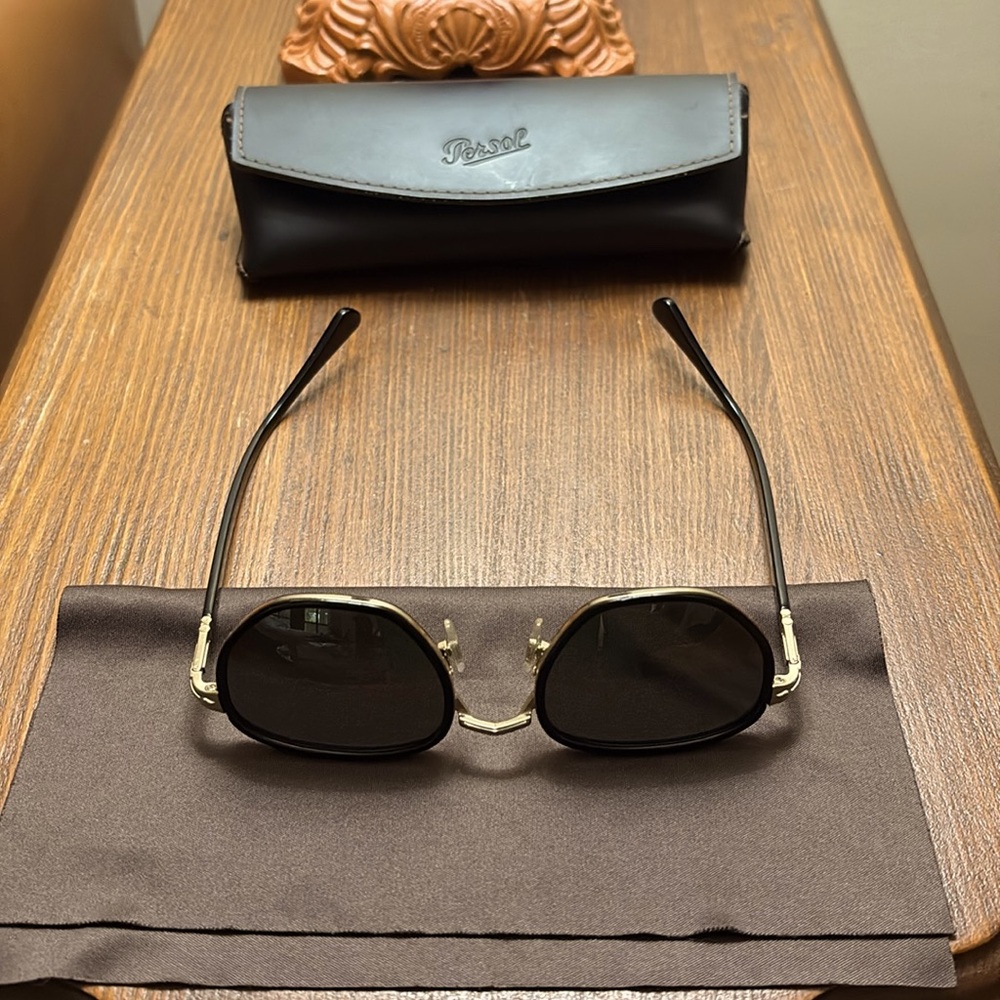 Persol sunglasses. Made in Italy, polarized lenses. Very are sleek and sexy. - Picture 3 of 5